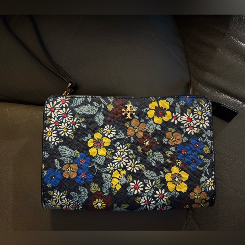 Tory Burch wallet/wristlet